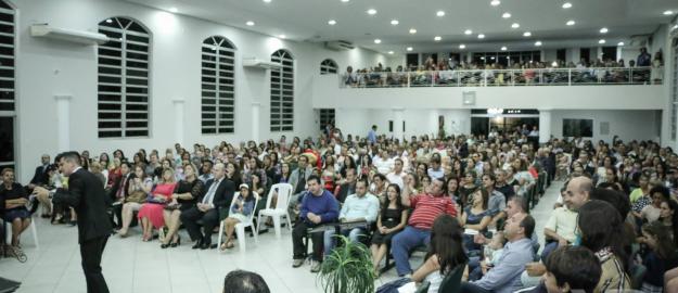 Segundo Culto de Ação de Graças dos 10 anos da Rádio 107,5 FM lota o templo dos Setor 10 -  Iririú