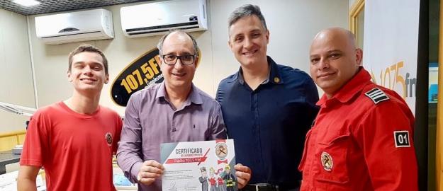 Rádio 107 é homenageada pelos Bombeiros Voluntários de Joinville